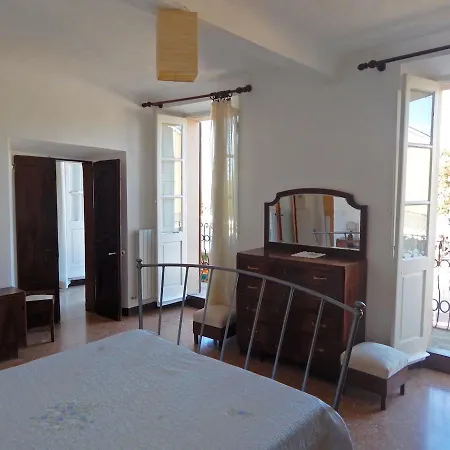 S92 - Sirolo, Bilocale In Piazza Vista Mare